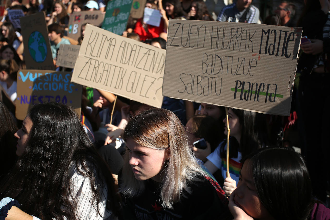 Fotos: Los estudiantes vizcaínos se manifiestan contra el cambio climático