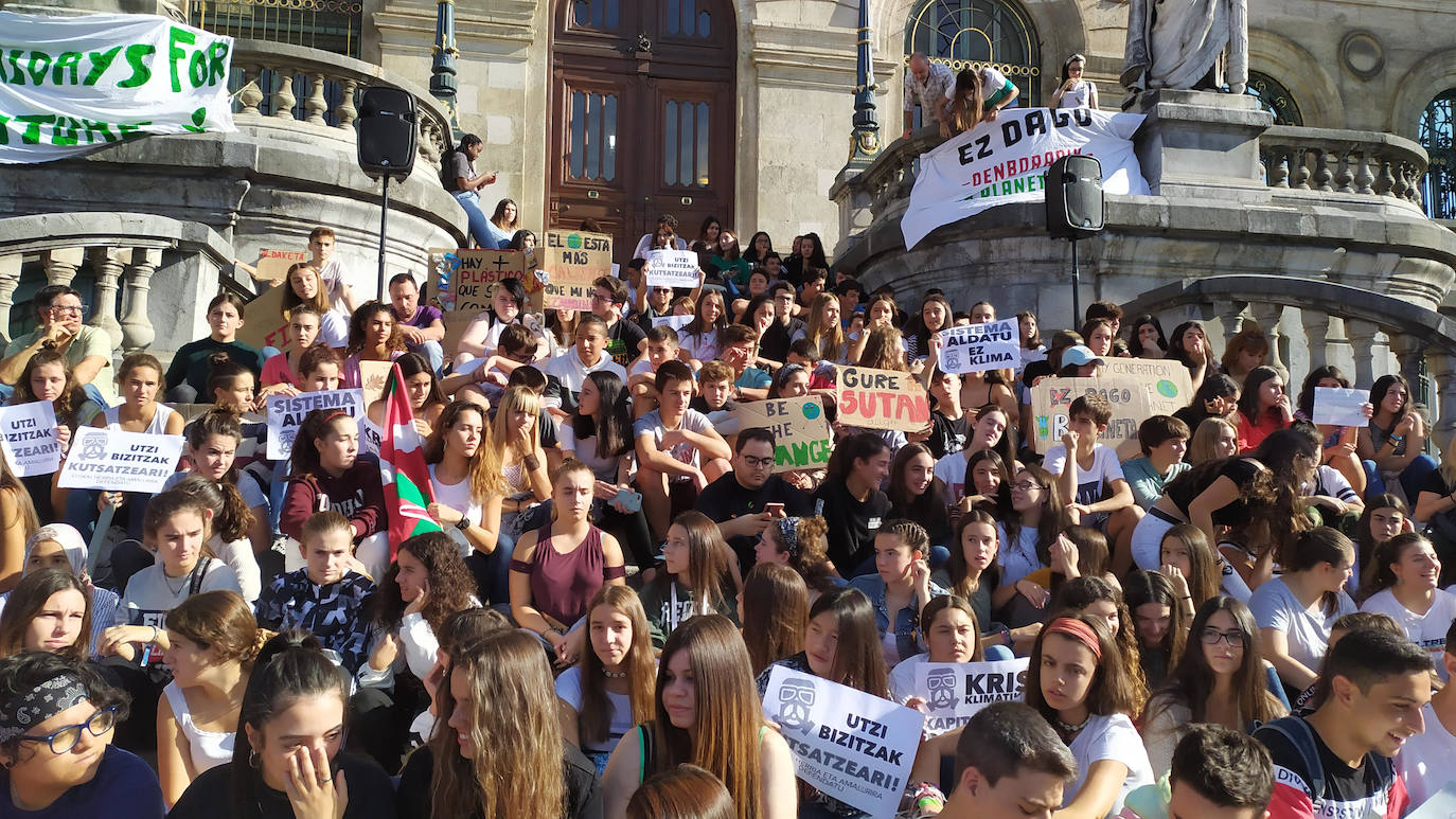 Fotos: Los estudiantes vizcaínos se manifiestan contra el cambio climático