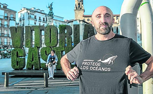 Josu Moreno, con una camiseta que es una declaración de intenciones.
