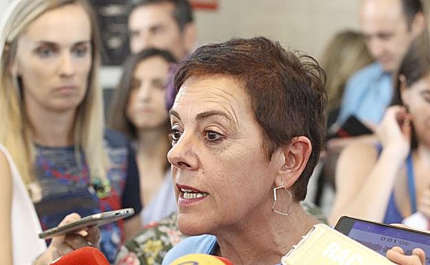 La portavoz de EH Bildu, Mertxe Aizpurua, ofrece declaraciones a los medios de comunicación antes de la Junta de Portavoces del Congreso de los Diputados.