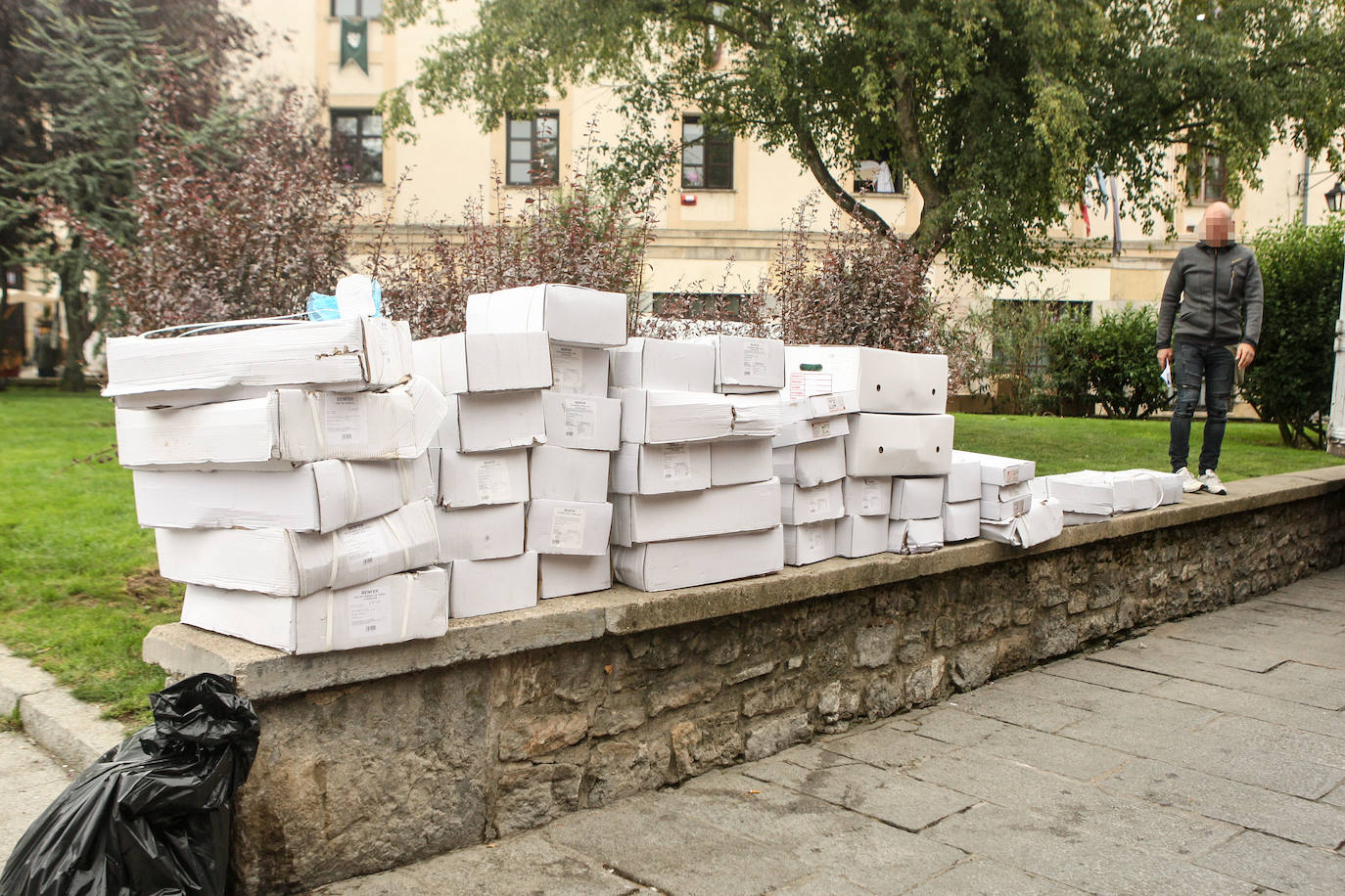 Fotos: La Policía Local clausura un puesto del Mercado Medieval