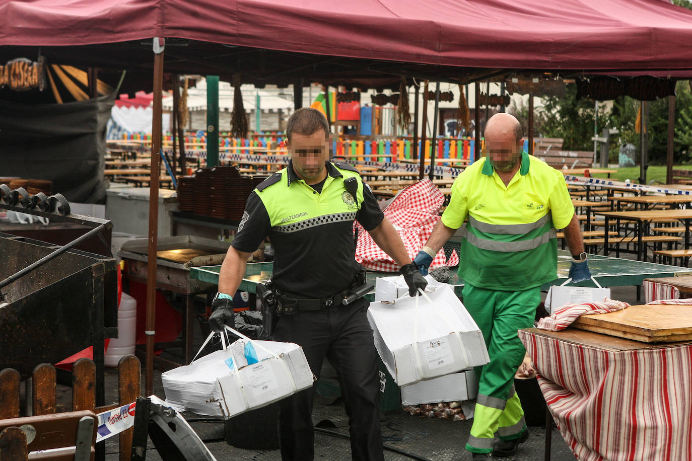 Fotos: La Policía Local clausura un puesto del Mercado Medieval