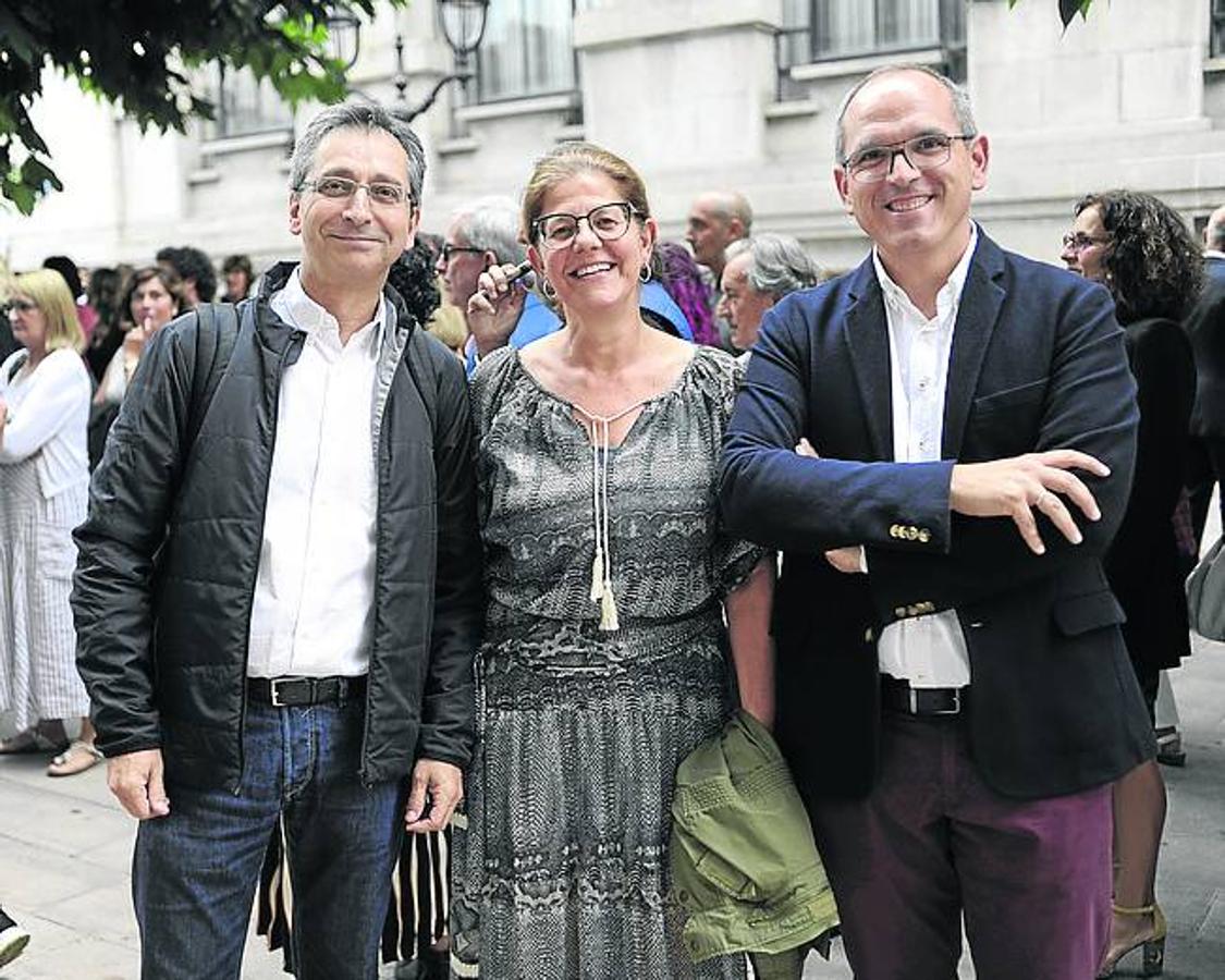 José Luis Ormazabal, María Luisa Robles e Iñigo Alberdi. 