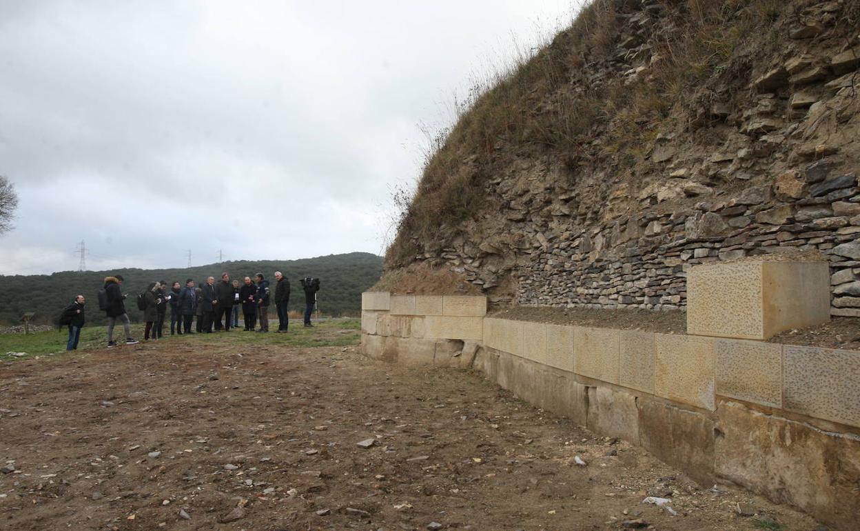 La muralla de la antigua ciudad de Iruña-Veleia ha sido restaurada. 