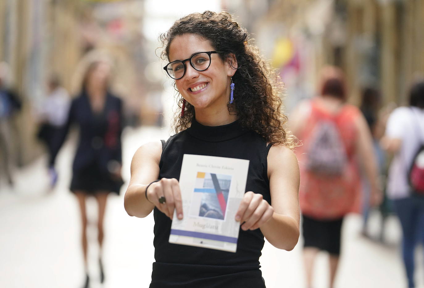 Beatriz Chivite, Mugi/atu liburuarekin.