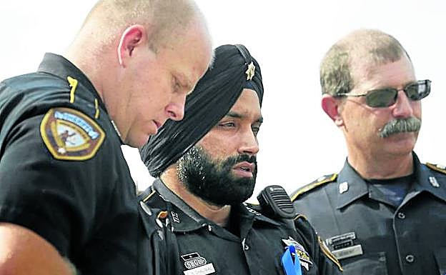 Dhaliwal en 2015, en un acto en recuerdo de un compañero asesinado.