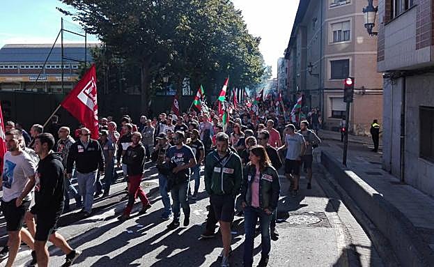 Los trabajadores del metal, durante la manifestación en Barakaldo