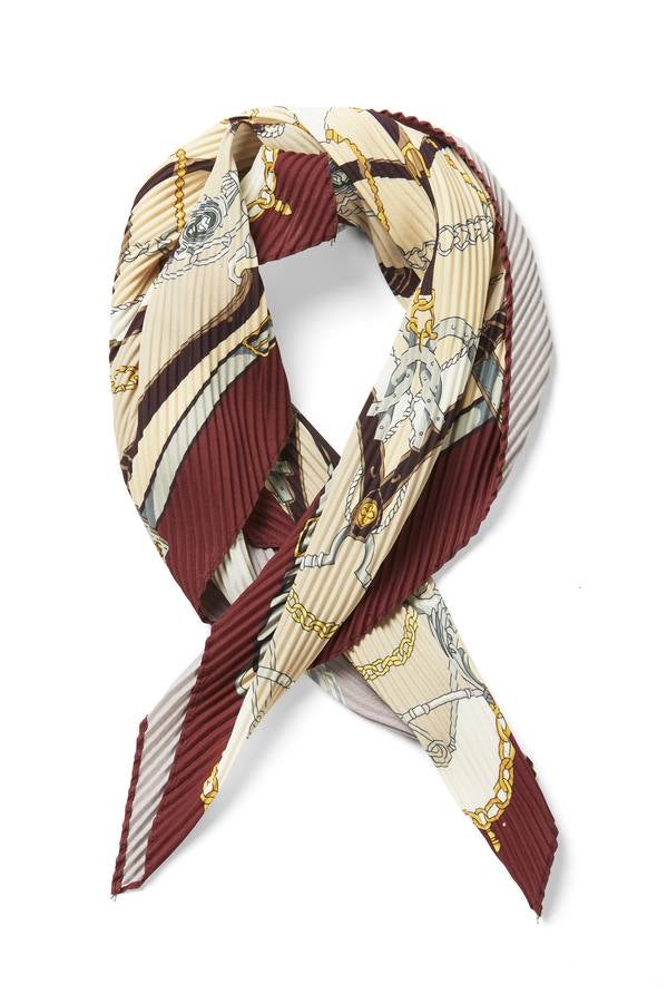 Pañuelo plisado estampado con motivos de caballos de Mango (9,99 euros)