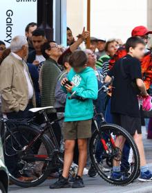 Imagen secundaria 2 - Varias estampas del incidente vivido en la calle Reyes Católicos de Vitoria.