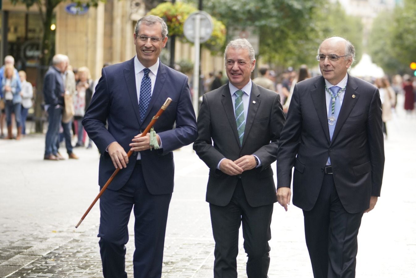 El diputado general de Gipuzkoa, Markel Olano, el lehendakari Urkullu y el presidente de Euskaltzaindia, Andrés Urrutia