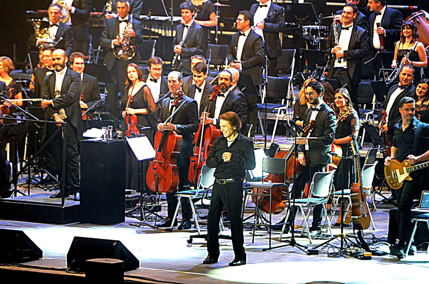 Una de las ocasiones en que la sinfónica saludó en pie. 