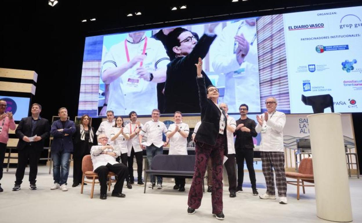 Carme Ruscalleda agradece de la ovación del auditorio del Kusaal