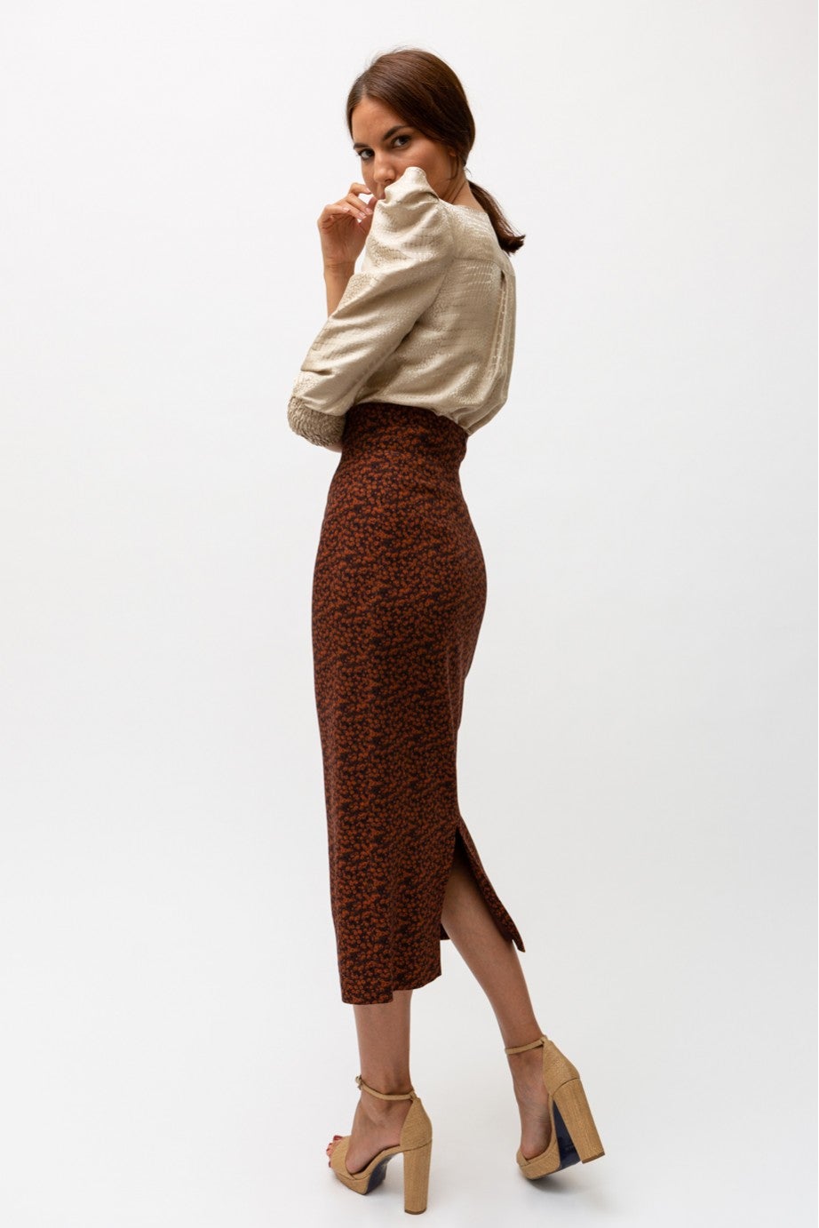 Inés Martín Alcalde, la firma que vistió a Nuria Roca en el enlace de Sergio Ramos y Pilar Rubio, comienza su gira por 12 ciudades españolas y hará parada en Vizcaya a partir del 16 de octubre