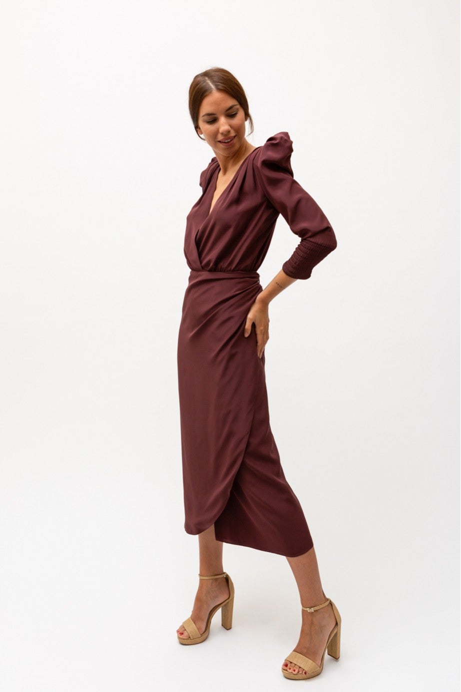 Inés Martín Alcalde, la firma que vistió a Nuria Roca en el enlace de Sergio Ramos y Pilar Rubio, comienza su gira por 12 ciudades españolas y hará parada en Vizcaya a partir del 16 de octubre