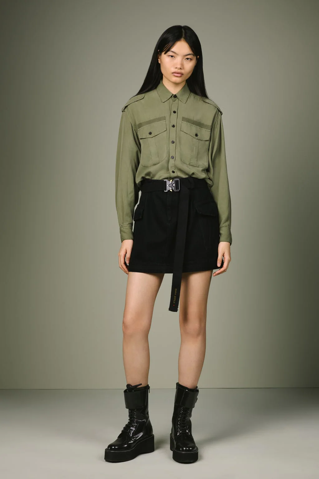 Zara lanza la tercera colección SRPLS, una línea de estética militar cuyos diseños se han vuelto imprescindibles en los looks de Marta Ortega