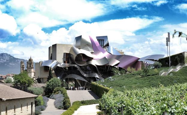 El hotel de Marqués de Riscal, en Elciego, se ha convertido en un icono del paisaje de Rioja Alavesa. 