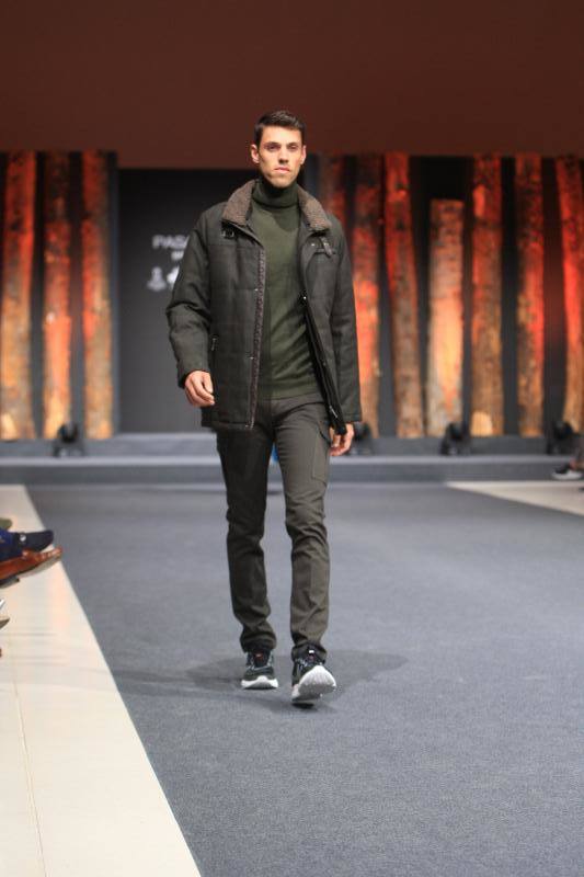 Fotos: El &#039;total black&#039; y el estilo militar dan la batalla esta temporada