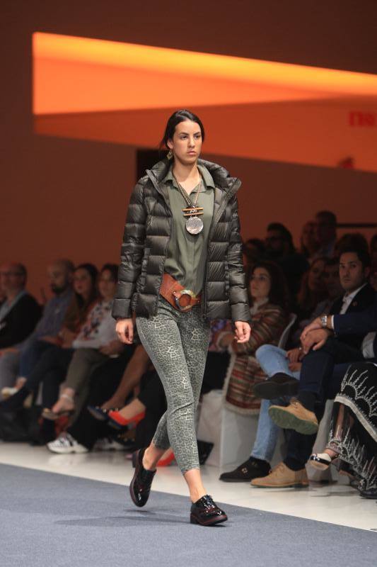 Fotos: El &#039;total black&#039; y el estilo militar dan la batalla esta temporada