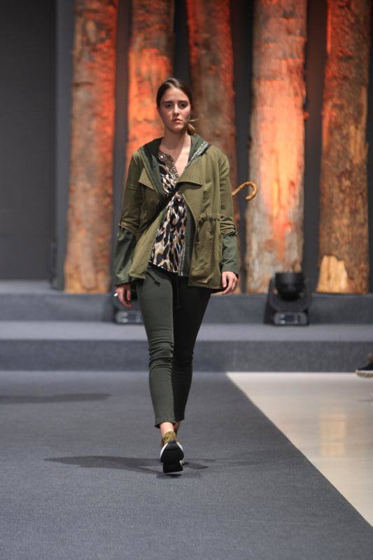 Fotos: El &#039;total black&#039; y el estilo militar dan la batalla esta temporada