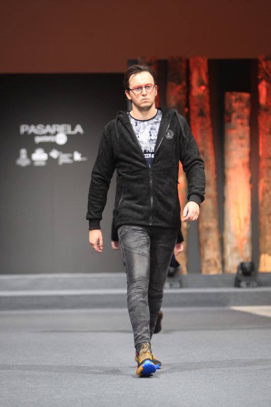 Fotos: El &#039;total black&#039; y el estilo militar dan la batalla esta temporada