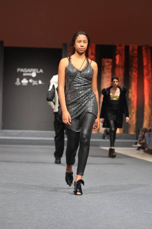 Fotos: El &#039;total black&#039; y el estilo militar dan la batalla esta temporada