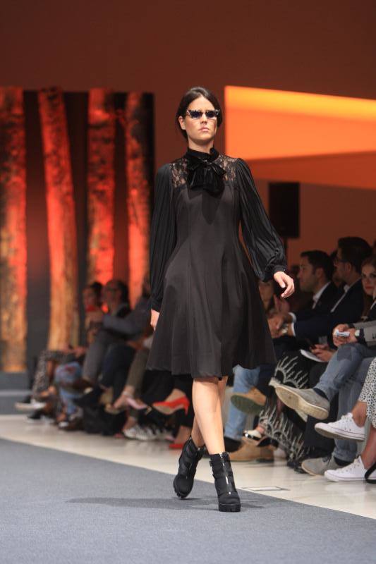 Fotos: El &#039;total black&#039; y el estilo militar dan la batalla esta temporada