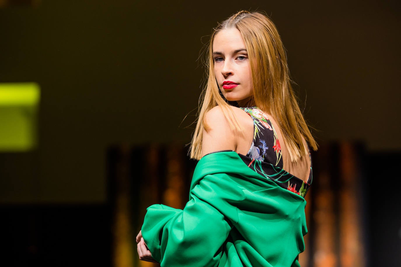 Propuestas sostenibles, diseños extravagantes y moda infantil han protagonizado la segunda jornada de la cita 'fashion' en el Palacio Europa de Vitoria