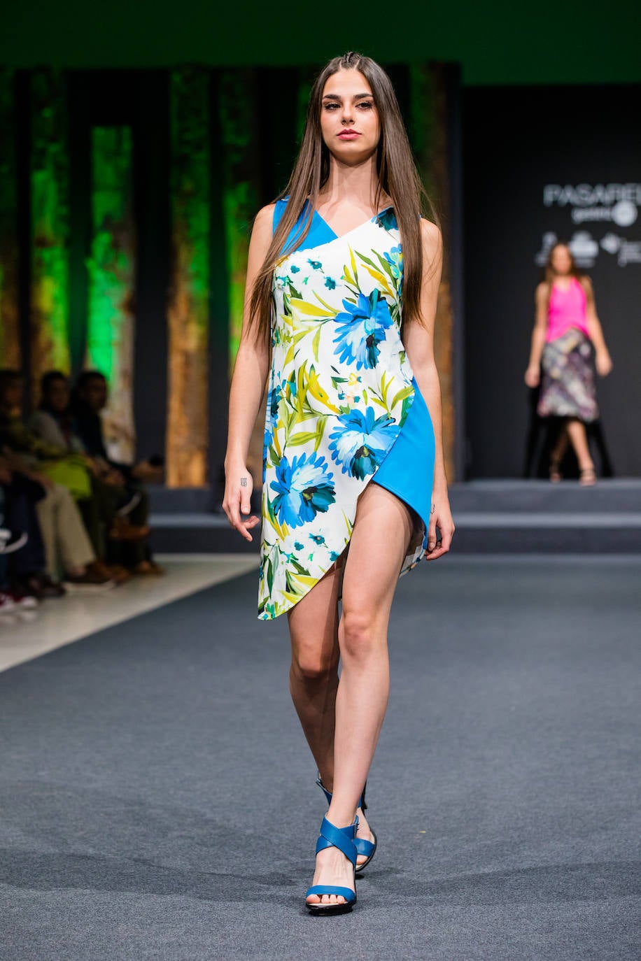 Propuestas sostenibles, diseños extravagantes y moda infantil han protagonizado la segunda jornada de la cita 'fashion' en el Palacio Europa de Vitoria