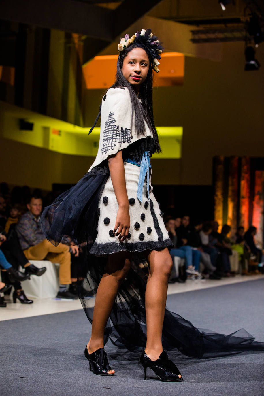 Propuestas sostenibles, diseños extravagantes y moda infantil han protagonizado la segunda jornada de la cita 'fashion' en el Palacio Europa de Vitoria