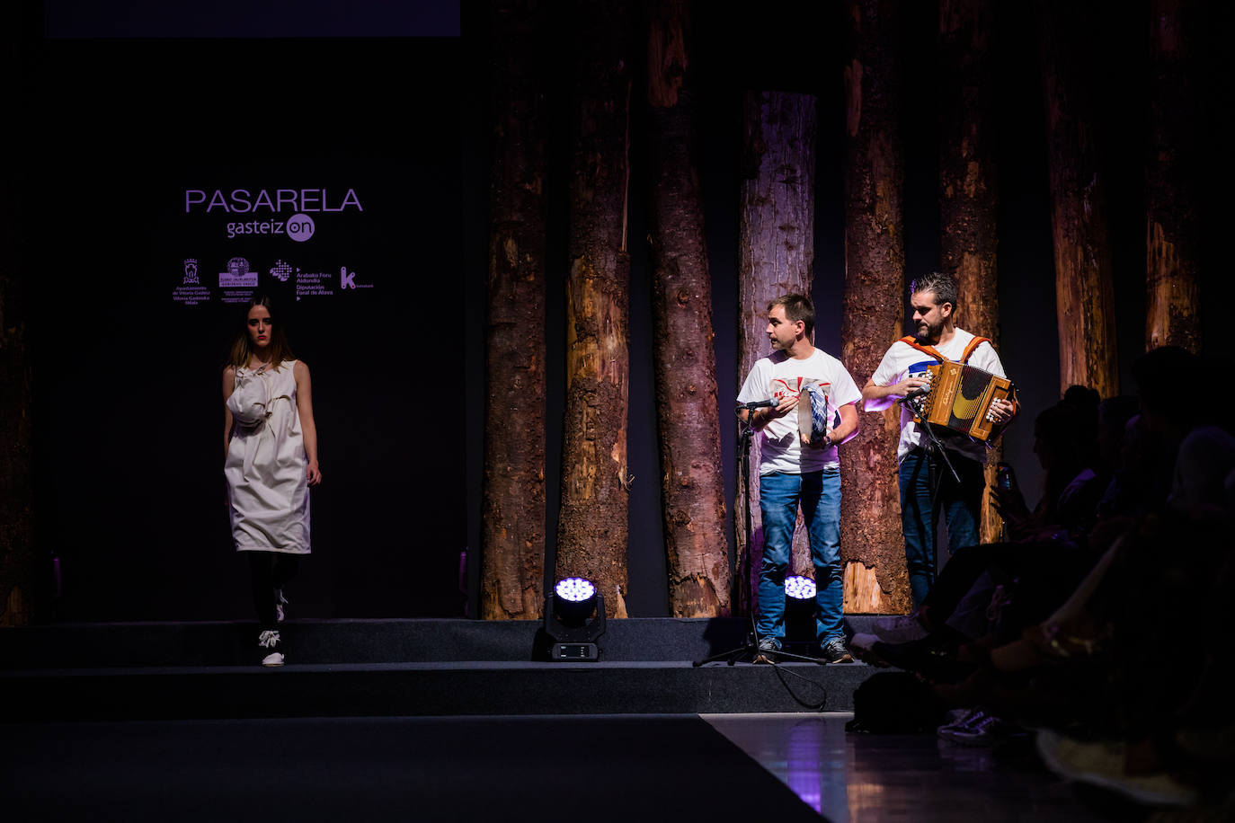 Propuestas sostenibles, diseños extravagantes y moda infantil han protagonizado la segunda jornada de la cita 'fashion' en el Palacio Europa de Vitoria