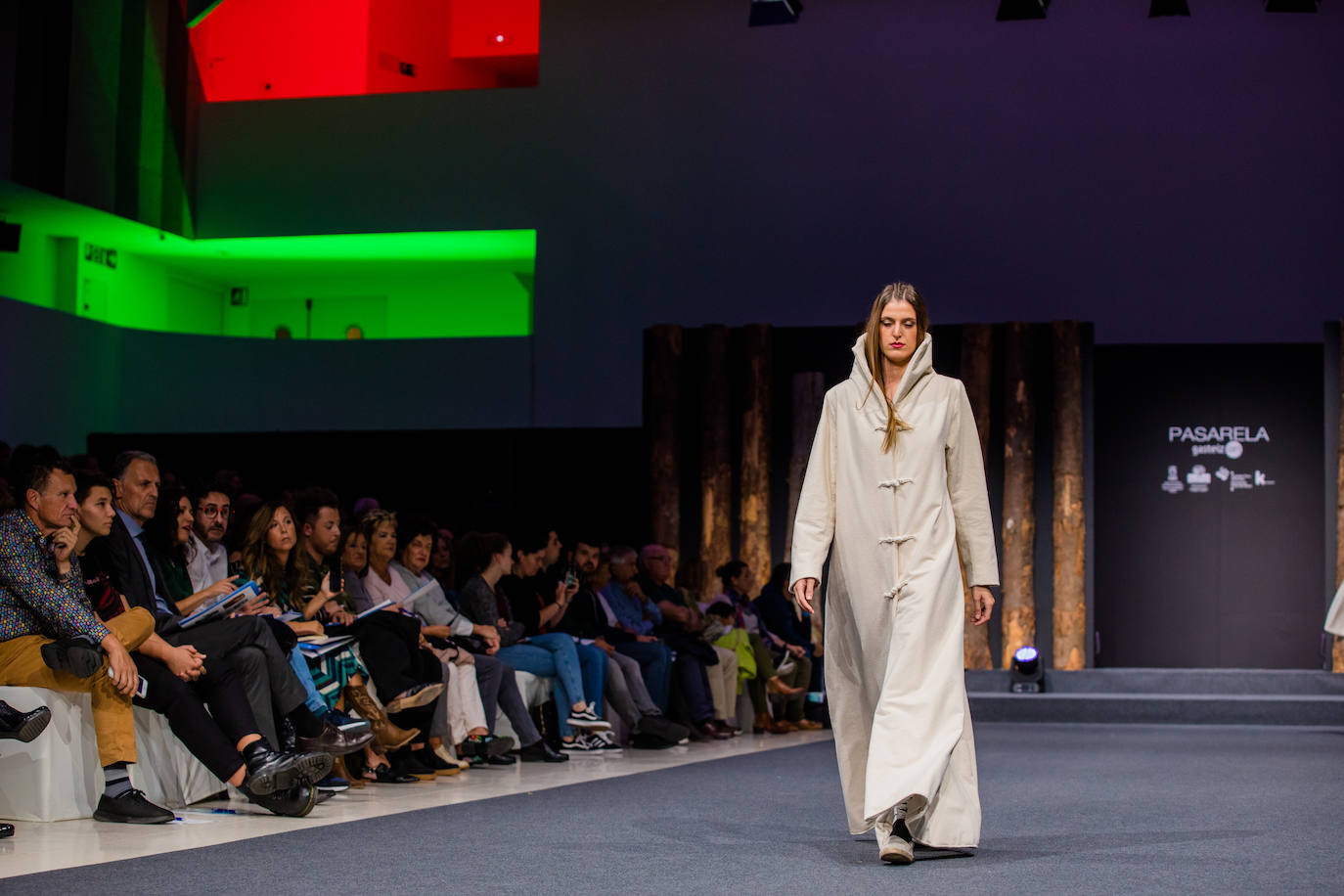 Propuestas sostenibles, diseños extravagantes y moda infantil han protagonizado la segunda jornada de la cita 'fashion' en el Palacio Europa de Vitoria