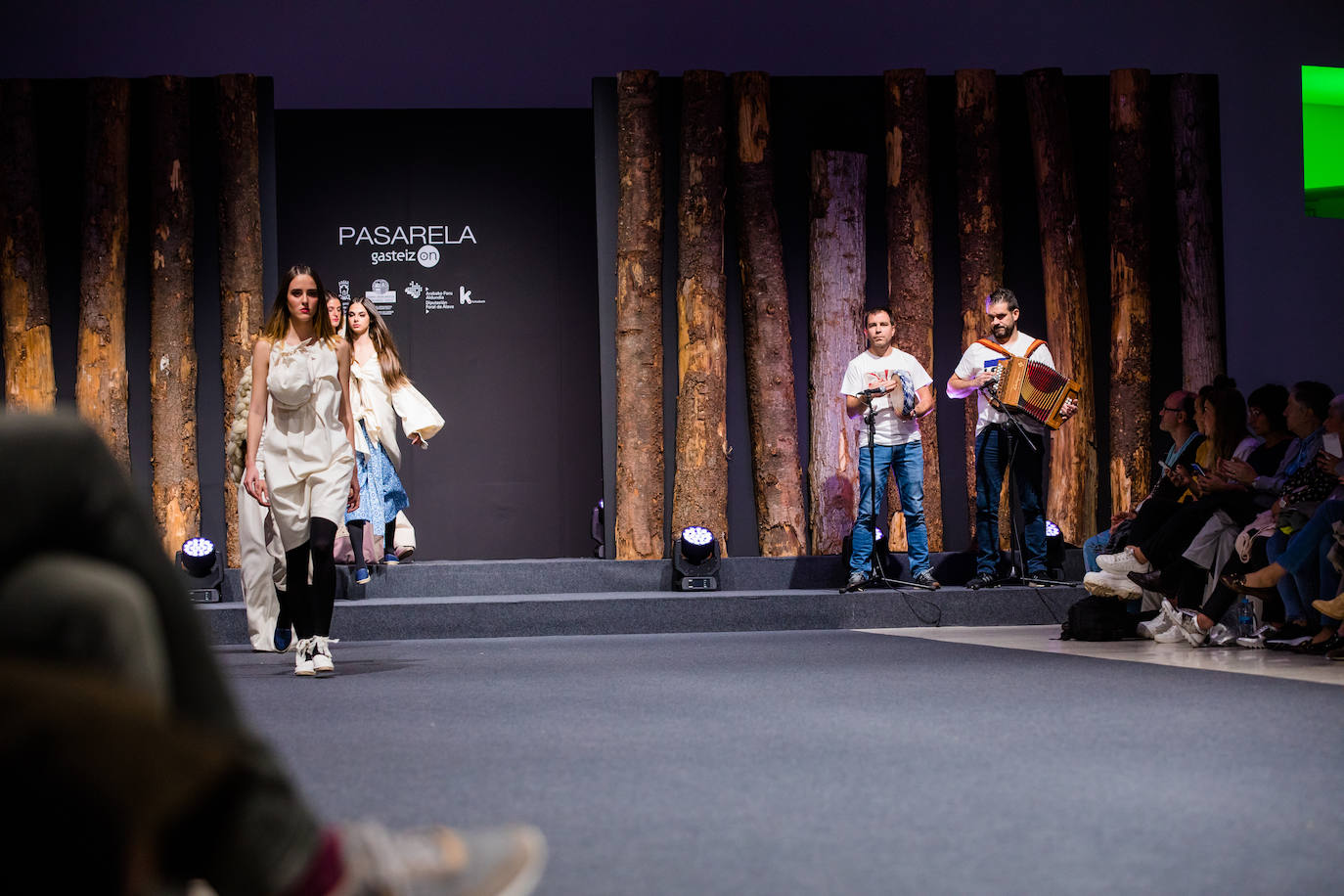 Propuestas sostenibles, diseños extravagantes y moda infantil han protagonizado la segunda jornada de la cita 'fashion' en el Palacio Europa de Vitoria