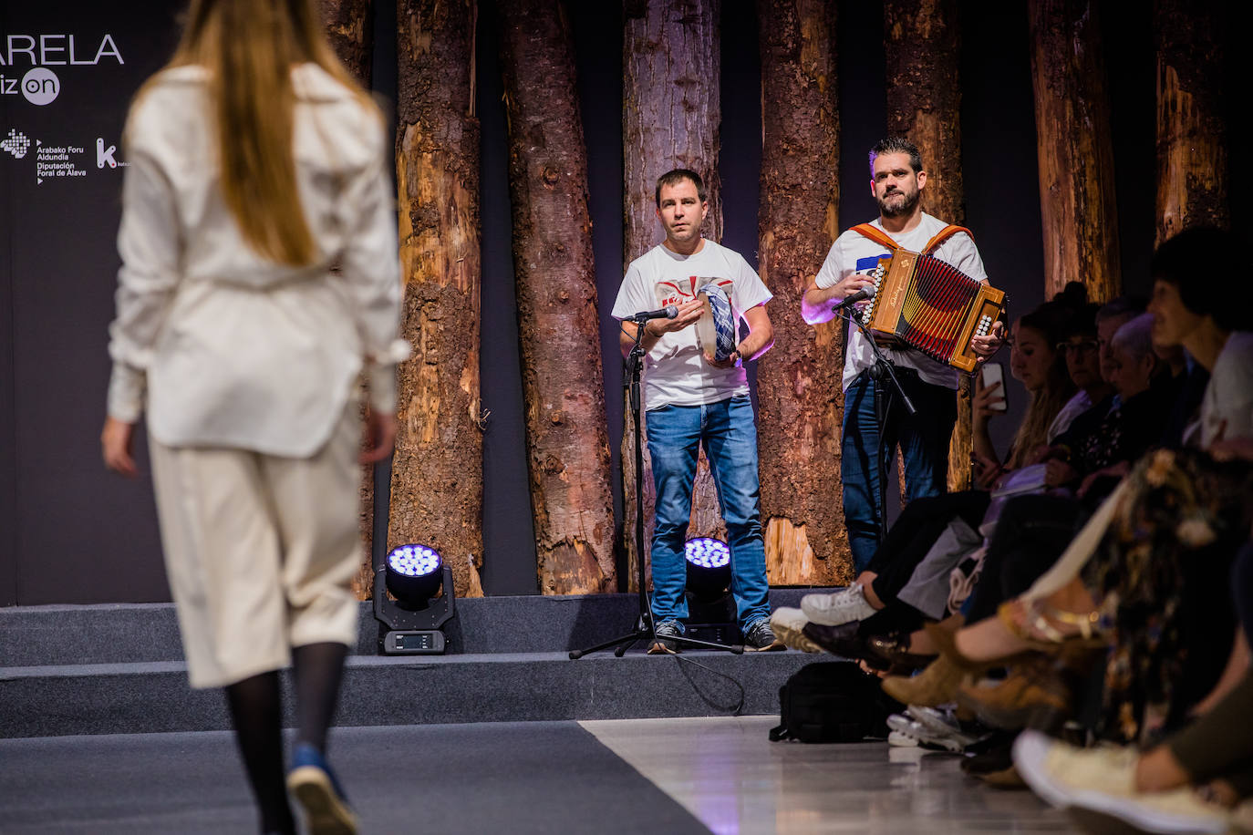 Propuestas sostenibles, diseños extravagantes y moda infantil han protagonizado la segunda jornada de la cita 'fashion' en el Palacio Europa de Vitoria