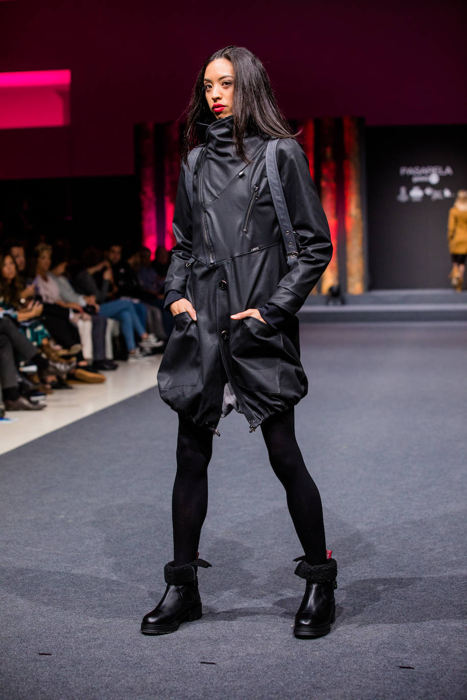 Propuestas sostenibles, diseños extravagantes y moda infantil han protagonizado la segunda jornada de la cita 'fashion' en el Palacio Europa de Vitoria