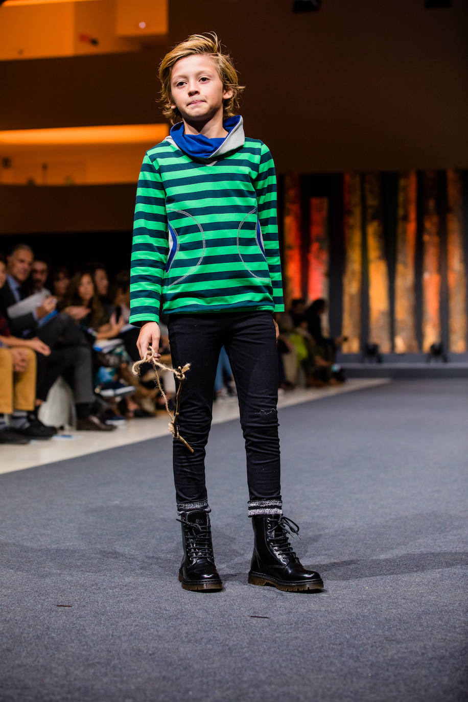 Propuestas sostenibles, diseños extravagantes y moda infantil han protagonizado la segunda jornada de la cita 'fashion' en el Palacio Europa de Vitoria