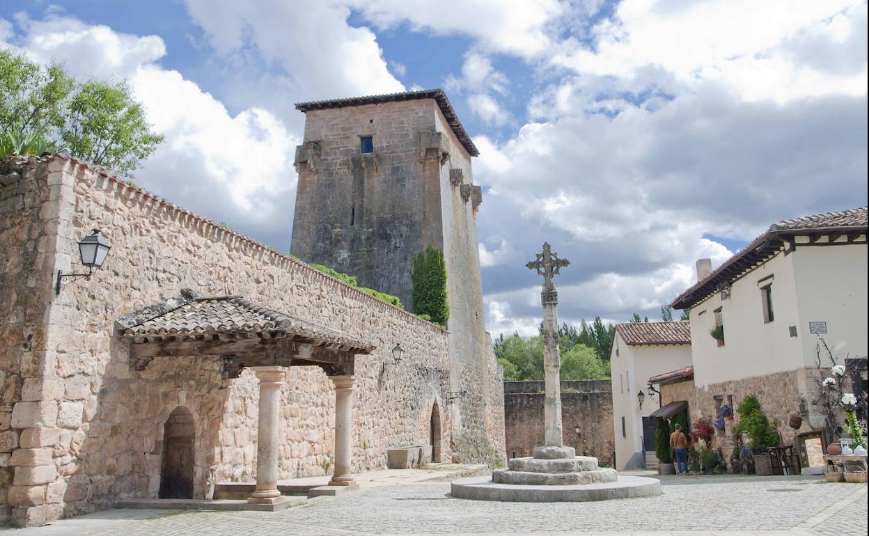 La trágica leyenda de la infanta Doña Urraca tiene como escenario el Torreón de Fernán González, en la plaza de doña Sancha de Covarrubias.