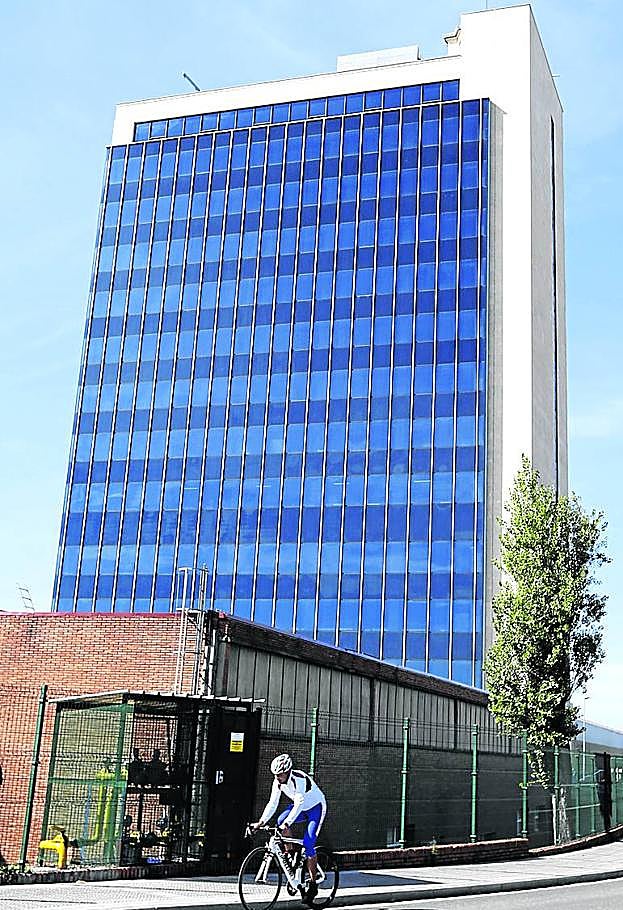 La torre de Urduliz también ha cambiado su fachada. 