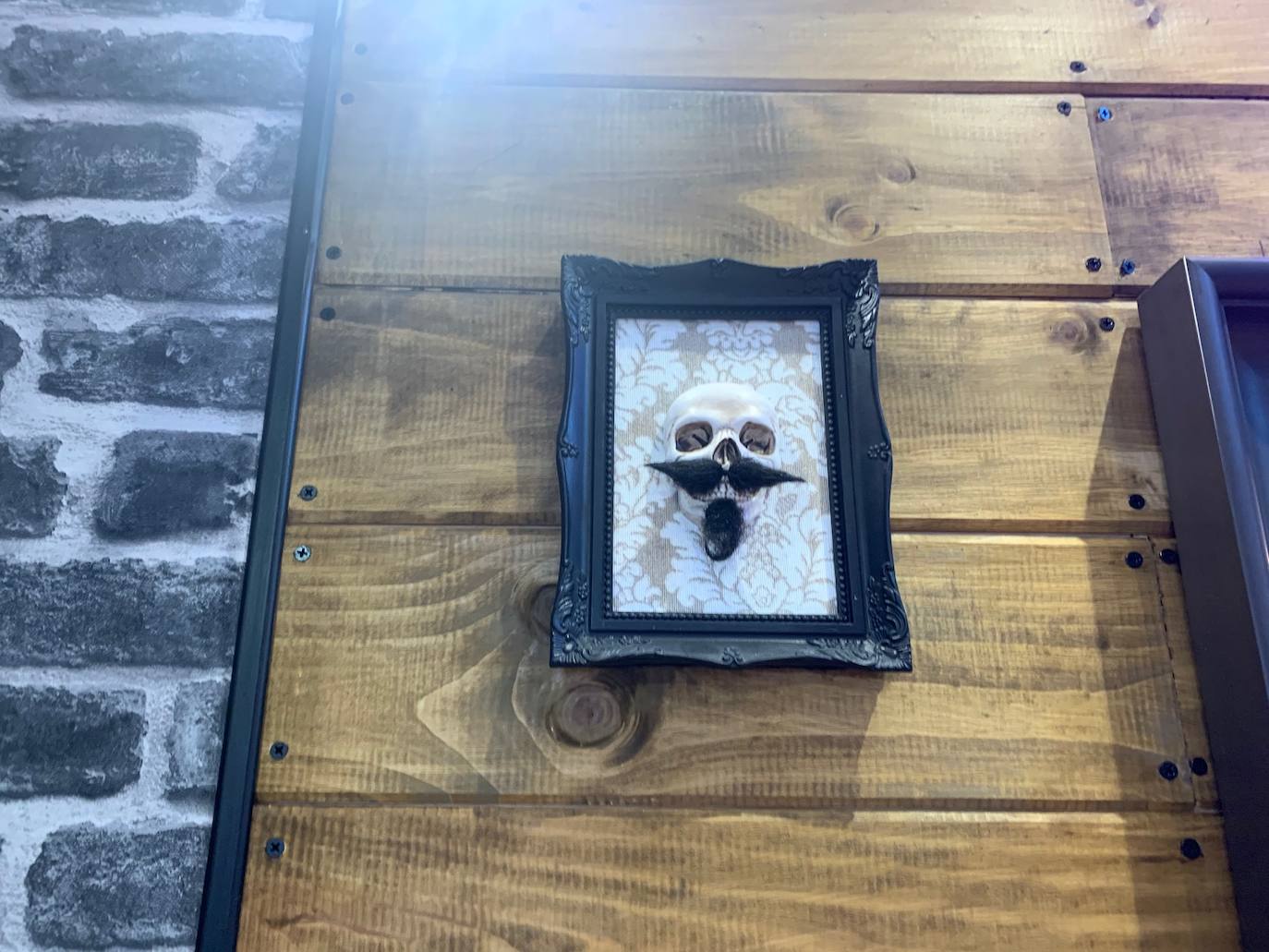 En Brothers Barber Shop las plantan hasta mostachos