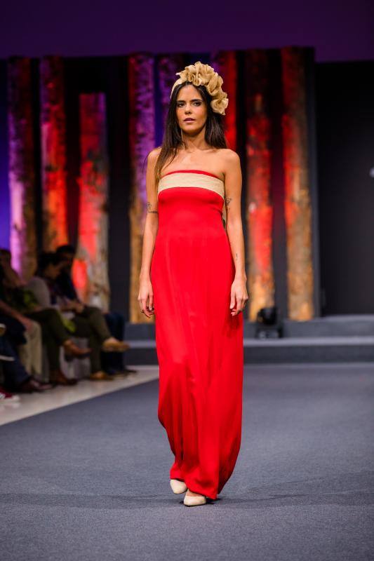 Las colecciones de La nieta de Inés, Rebeca Ruiz, Eder Aurre y la pareja formada por Miguel Gutiérrez y Cristina Lefter cerraron el Encuentro de Nuevos Creadores de Moda de la Pasarela Gasteiz On.