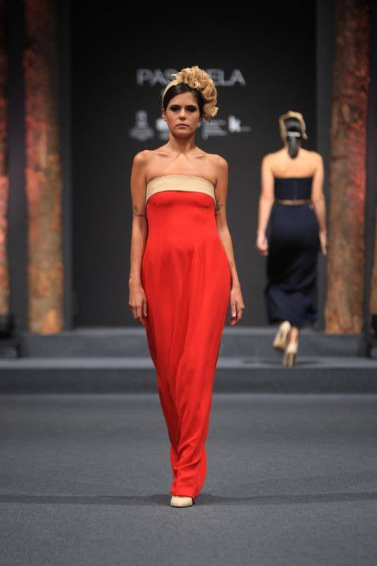 La joven vitoriana ha recibido el galardón por su colección inspirada en la filosofía japonesa del 'ki'. El jurado ha reconocido también a Elixabet Ataun como Modelo con Mayor Proyección.