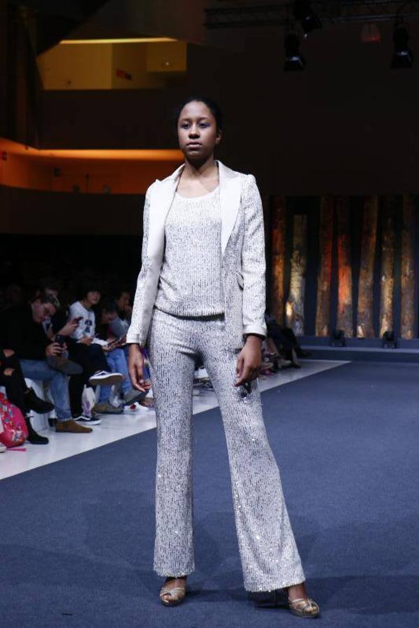 Algunas de las propuestas de La Couture, Atelier Vitoria y Ríos Moda que desfilaron por la Pasarela Gasteiz On. Ríos mostró también moda urbana.