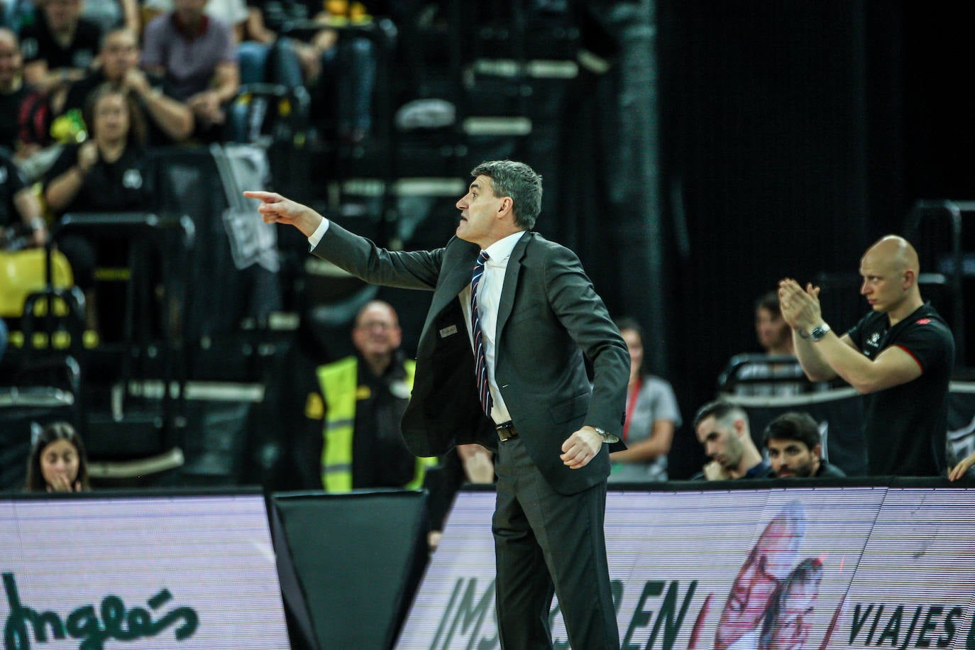 Las fotografías dle partido correspondiente a la cuarta jornada de la Liga Endesa ACB entre los vizcaínos y alaveses