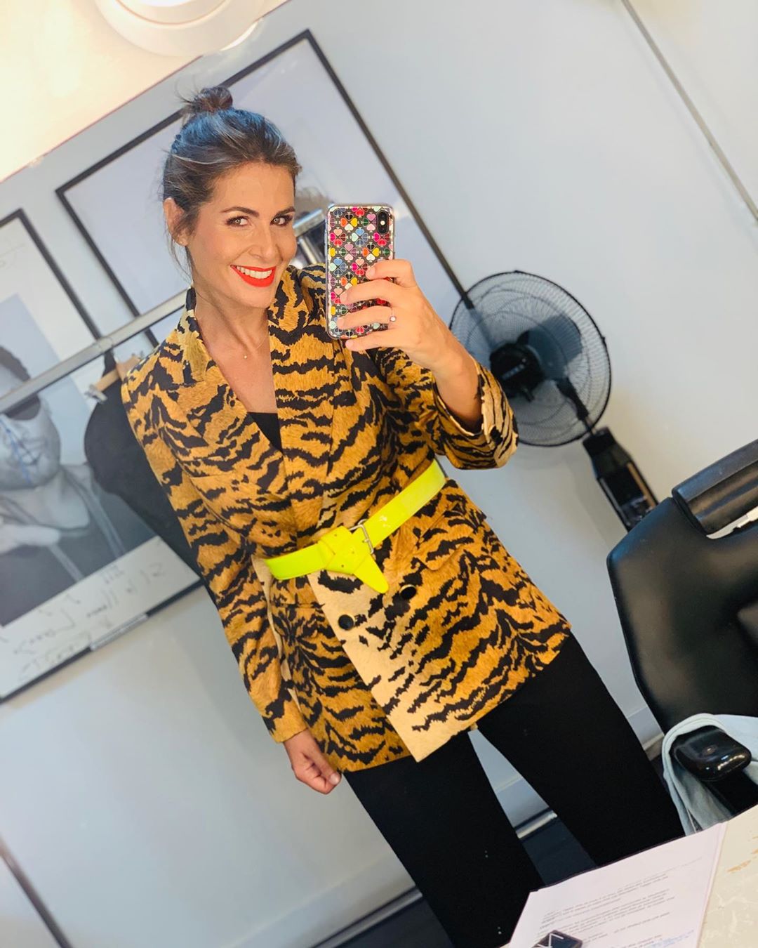 La presentadora valenciana y la guipuzcoana dan una lección de estilo con esta atrevida pieza con estampado de tigre