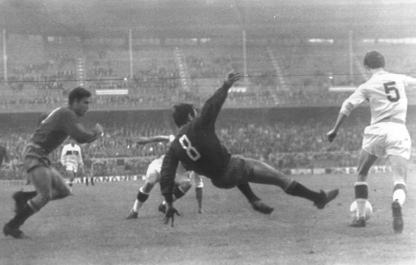 Ramón Grosso y Paco Gento fueron los goleadores del combinado nacional en el último partido de la selección española