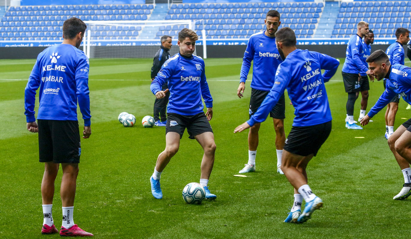 Fotos: El Alavés entrena en Mendizorroza