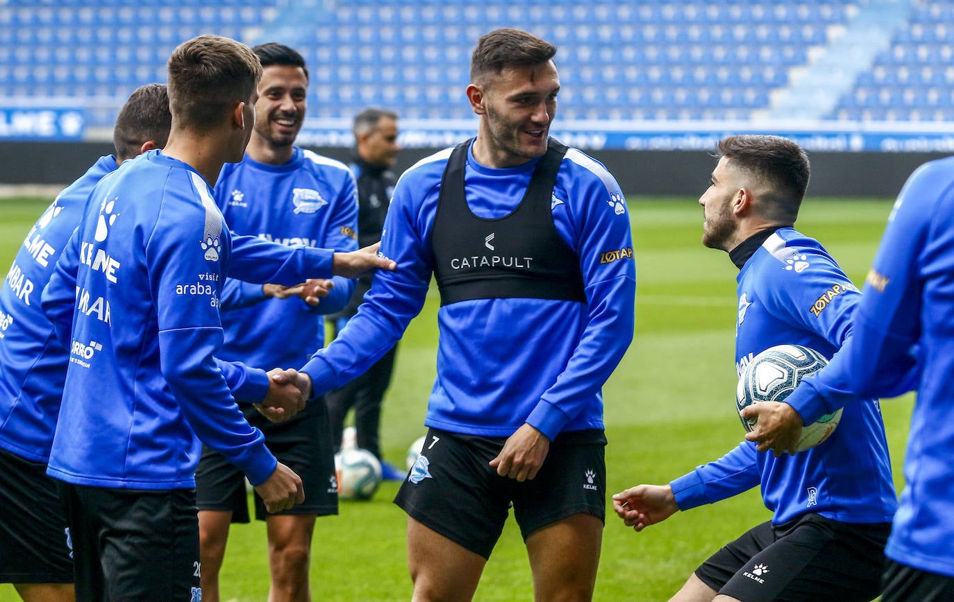 Fotos: El Alavés entrena en Mendizorroza