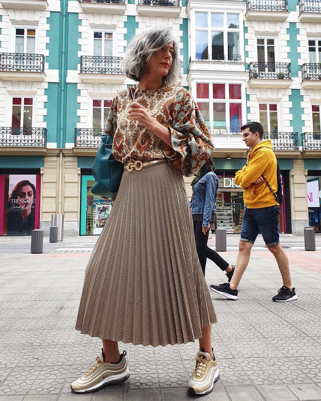 Los mejores looks de esta profesora de 56 años