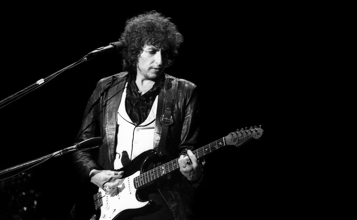 Bob Dylanek Literatura Nobel saria lortu zuen 2016an.