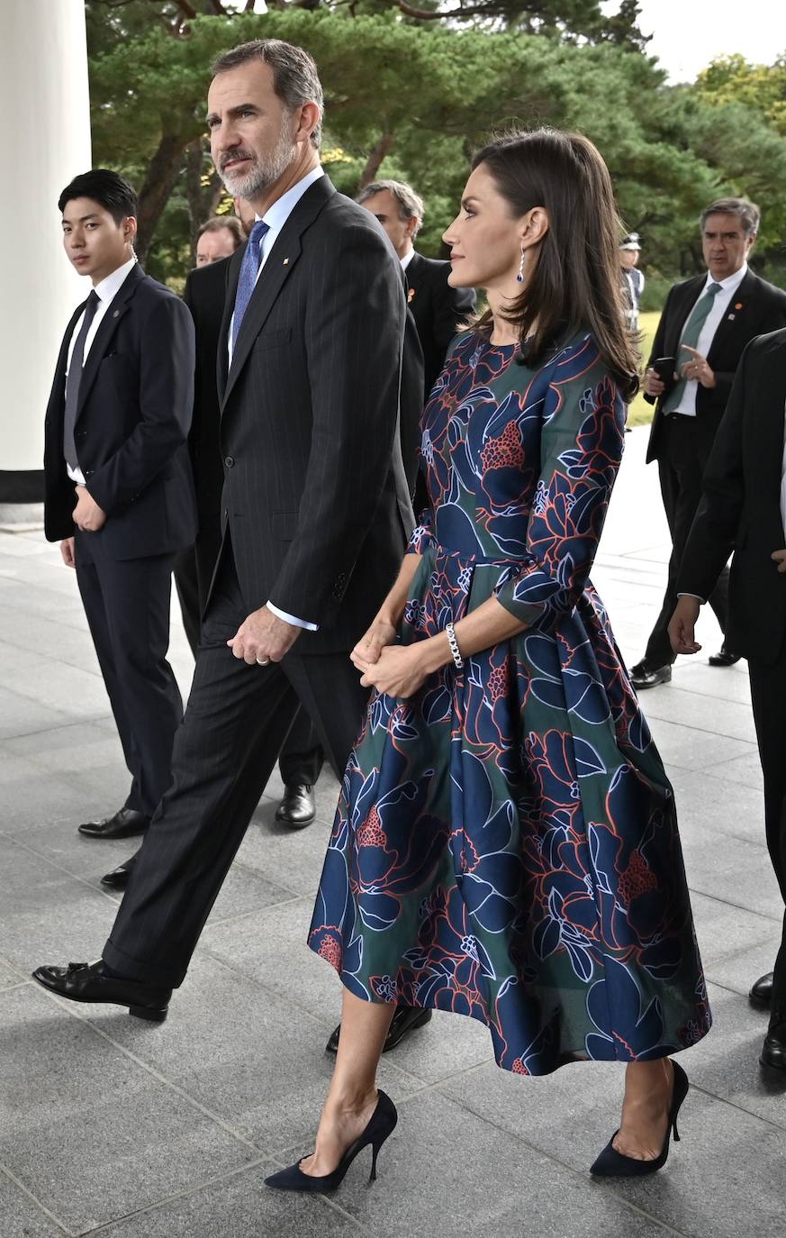 Fotos: Muchas flores y &#039;glamour&#039;: los looks de Letizia en su periplo por Asia