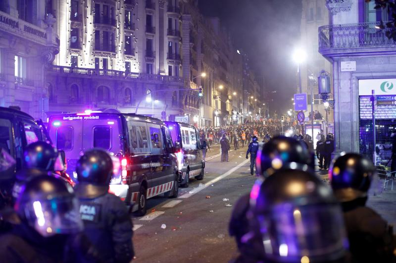 Fotos: La violencia vuelve a las calles de Barcelona